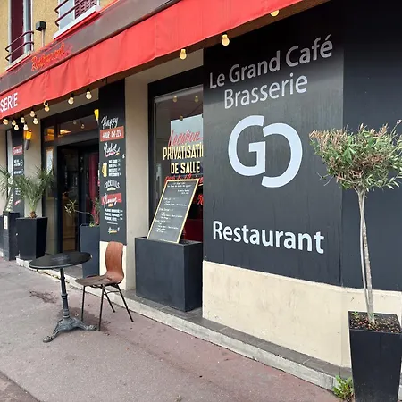 Le Grand Cafe Отель *