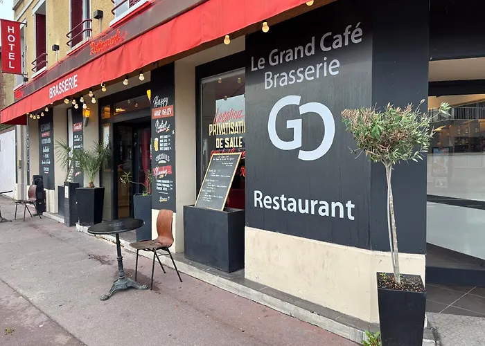 Le Grand Cafe Отель *